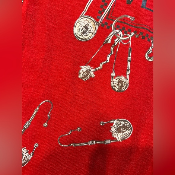 Versace vintage 90s Medusa safety pin print on red sweater - Picture 3 of 11